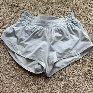 Lululemon hotty hot shorts size 4 2.5 inch inseam